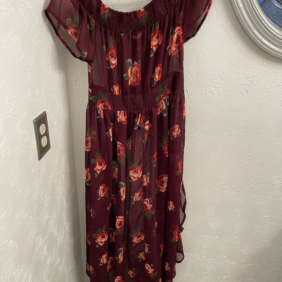 Live 4 Truth Floral Burgundy Off-Shoulder Overlay Top size medium - Picture 5 of 6